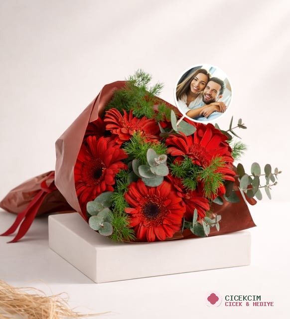 Kişiye Özel Pankartlı Kırmızı Gerbera Buketi